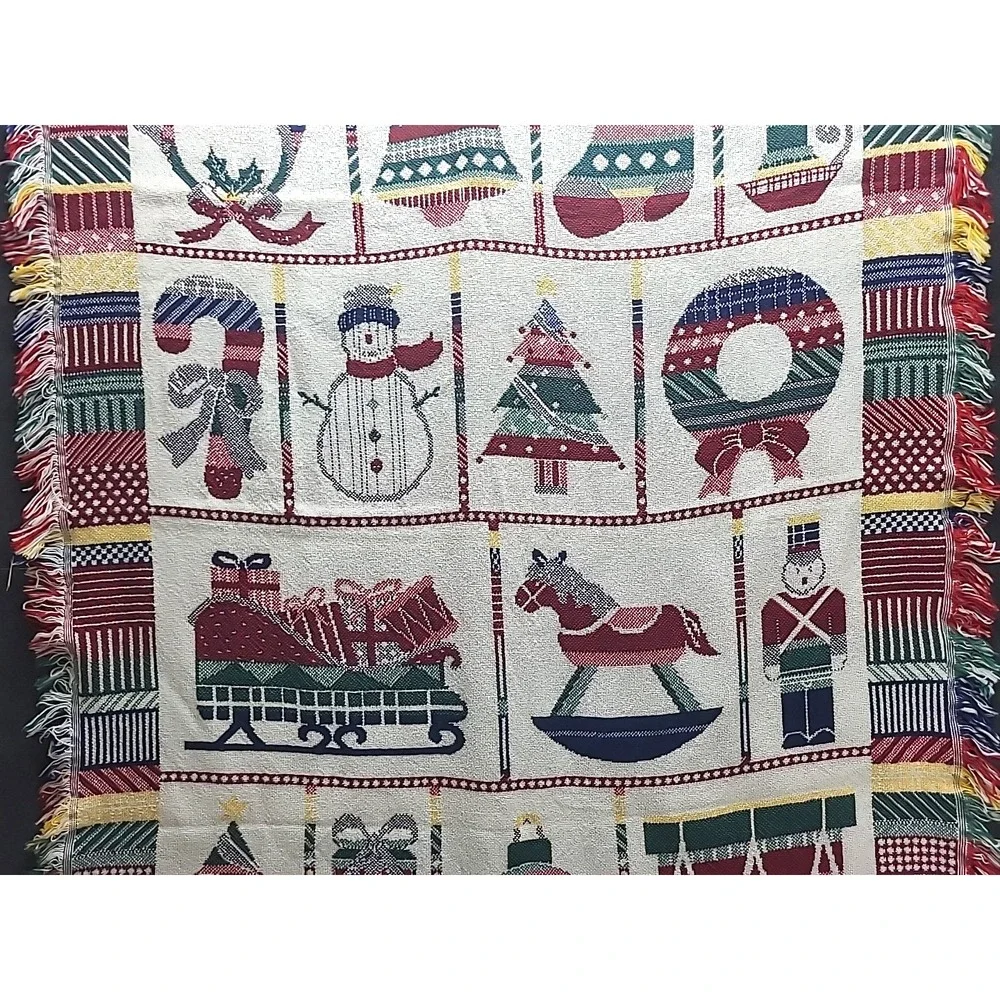 Crown Crafts Vintage Christmas Throw Wall Hanging Sofa Throw Cream 60x42‎
